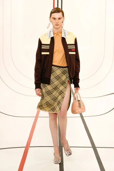 Look 28